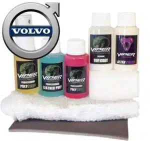 små flaskor innehållande produkter för att färga en liten yta på en bilklädsel i en Volvo